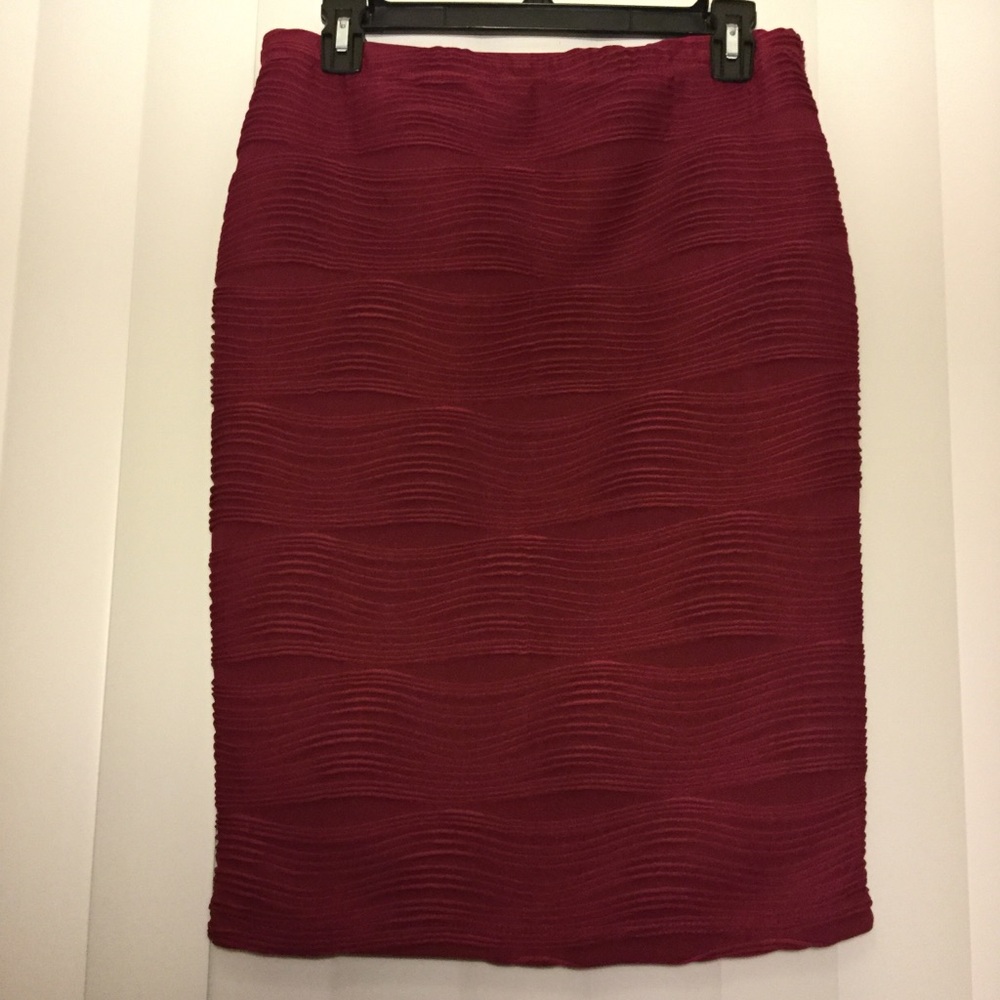 Wavy Patterned Pencil Skirt 💎💎💎
